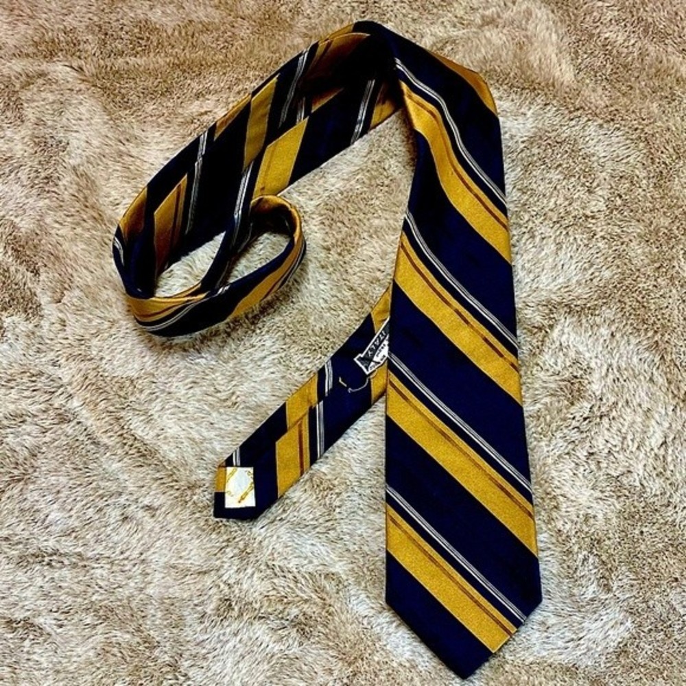 🌟 Vintage Yapre for Harris & Frank Silk Striped Tie